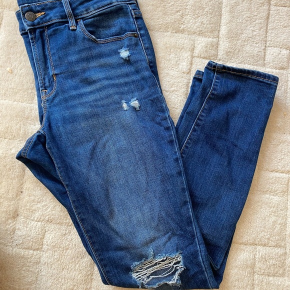American Eagle Distressed Skinny Jean - Picture 6 of 6